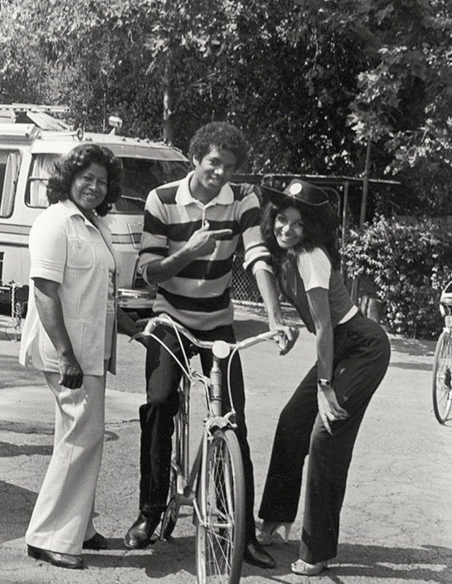 Happy birthday Katherine Jackson. So much love ! 