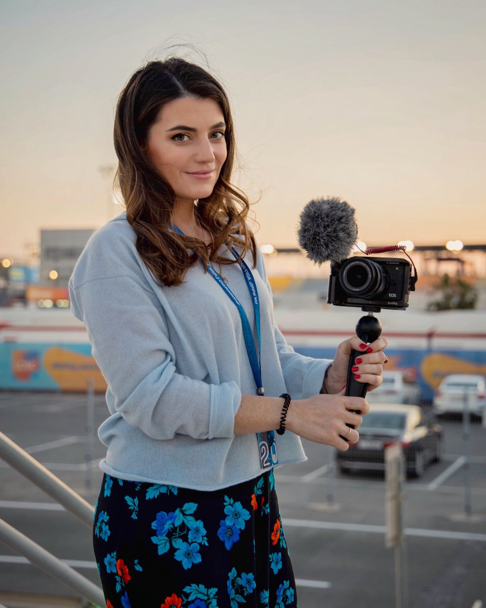 VanessaCarlotta's tweet photo. 👩🏻 Monday Vibes 🌺 keep me thinking of Qatar 🇶🇦 & getting ✨Fluffy 2.0 🤳✨ Little did I know back then...😅👉🏻We are one day closer to getting back ✈️ 🗺 🏍🏁 🤞🏻
#motogp #qatar #vlog #fluffy #camera #insidepass #redbullmotorsports #alphatauri #tb #throwback https://t.co/sO6BQ78ioL