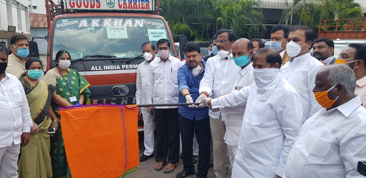 bandisanjay_bjp's tweet image. Flagged off the vehicle carrying MODI KITS comprising of essential items  sponsored by Hon&apos;ble MoS for Home Affairs Shri @kishanreddybjp garu for the needy of Hyderabad and Secunderabad constituency.
Sri - Garikapati Mohan Rao,@RaoMlc, @ChintalaRReddy @ReddyPonguleti were present