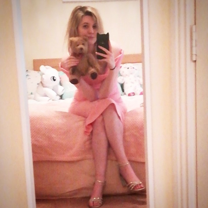 ImmaPinkBubble's tweet photo. I match my room 😂 All dressed up with the best boi Greggy. Yes, he is a teddy. Fight me.
#selfie #mirrorselfie #pink #softpink #pastelpink #teddy #teddybear #iswearimanadult #memyselfandi #isolation #quarantine #coronavirus #shitcraic #fightme https://t.co/48chWd1pmu