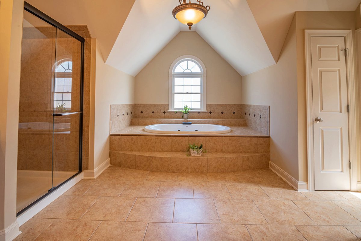 TopsTubs's tweet photo. The Cons Of Bathroom Remodeling 🤔

👉 The cost of a bathroom remodeling project will all depend on how much remodeling you want to be done.

Save money refinishing. Contact us!
https://t.co/xNZUTS0g30 👩‍🔧 https://t.co/x4IDQPnN3r