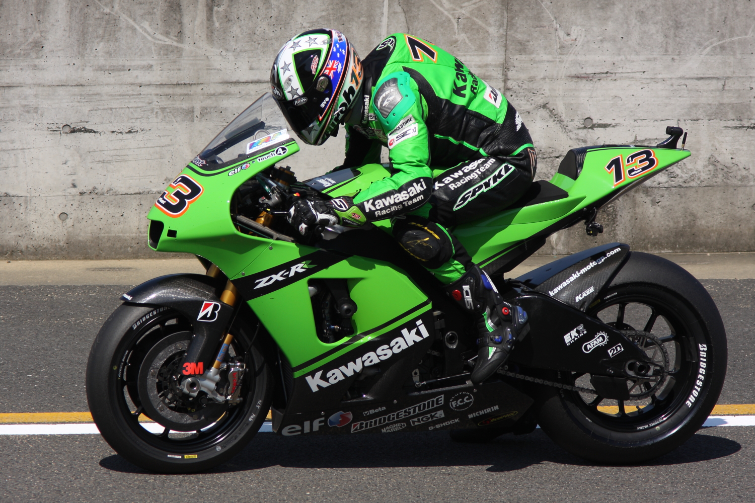 Mizuki S 今日は みどりの日 なので 緑なバイクの写真 07年 Motogp 日本gp 見事2位表彰台獲得 No 14 ランディ ド プニエ選手 Pt獲得7位のno 13 アンソニー ウエスト選手 スポット参戦完走17位のno