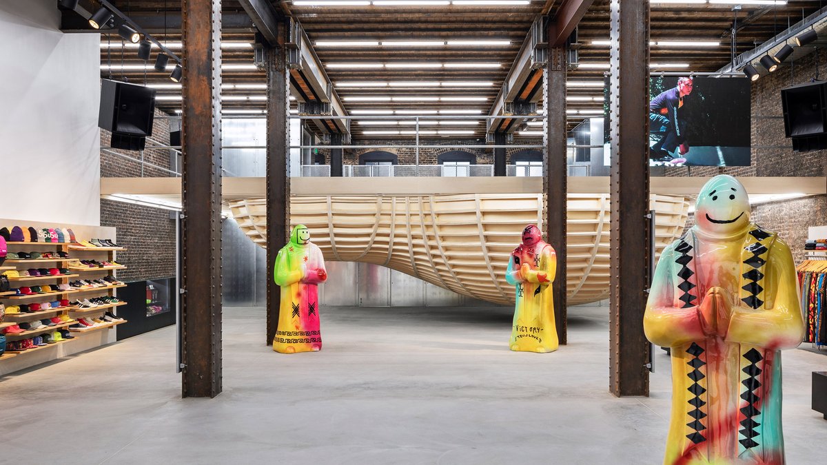 Stonelink_Intl's tweet photo. Brinkworth suspends wooden skateboarding bowl inside San Francisco's Supreme store
via @dezeen
https://t.co/B6DgYr4cy1
#InteriorDesign #StoreDesign #RetailDesign #Architecture #Architect #Skateboard #Skateboards #Skatepark #Skateboarding #SanFrancisco #Supreme #SupremeStore https://t.co/ZD5jo8ySEH