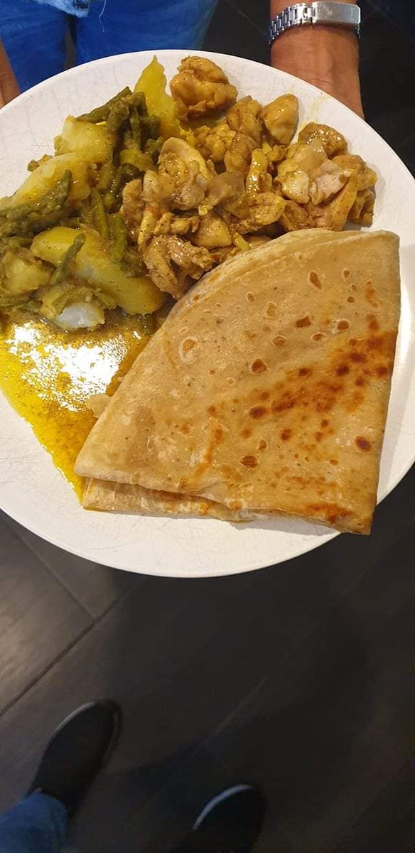 sunitac_o's tweet photo. In deze  #coronatijd hebben wij 35 bestellingen, roti maaltijd, klaargemaakt voor de #bewoners van #Overvecht en #Zuilen in #Utrecht. Sinds enkele weken wordt dat in #samenwerking met #BuurtwerkkamerCoöperatie, #Powerbypeers en #peerSCOaching Eet smakelijk! https://t.co/BoJCjIlkpQ