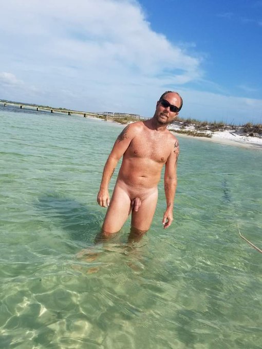 Girlfriend took some pics of me out at the beach https://t.co/rUKJJEzd7I