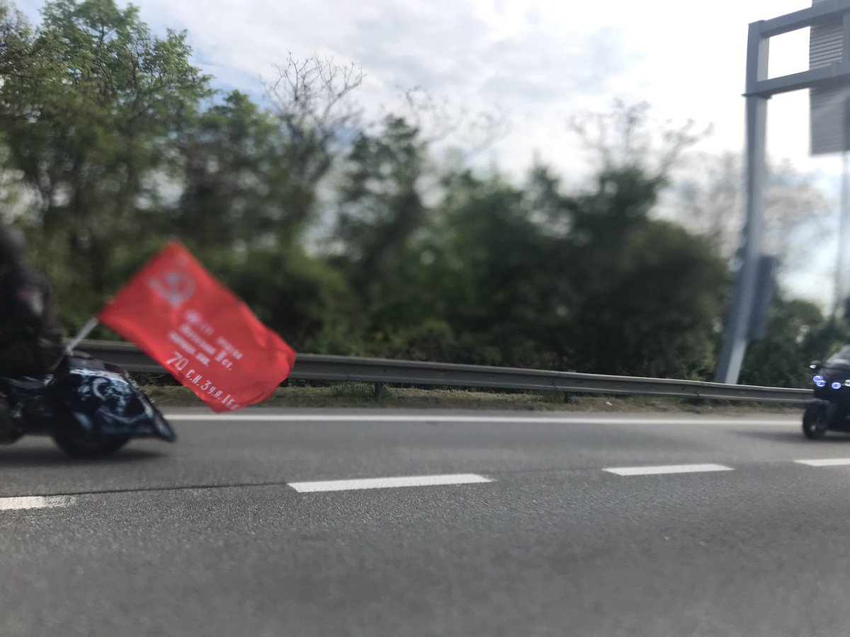 R_Bartonicek's tweet photo. Právě teď dálnice Brno - Praha... Co se nám to tady opět prohání? :( :( Foceno jen v rychlosti mobilem.... https://t.co/kkpVe4G9km