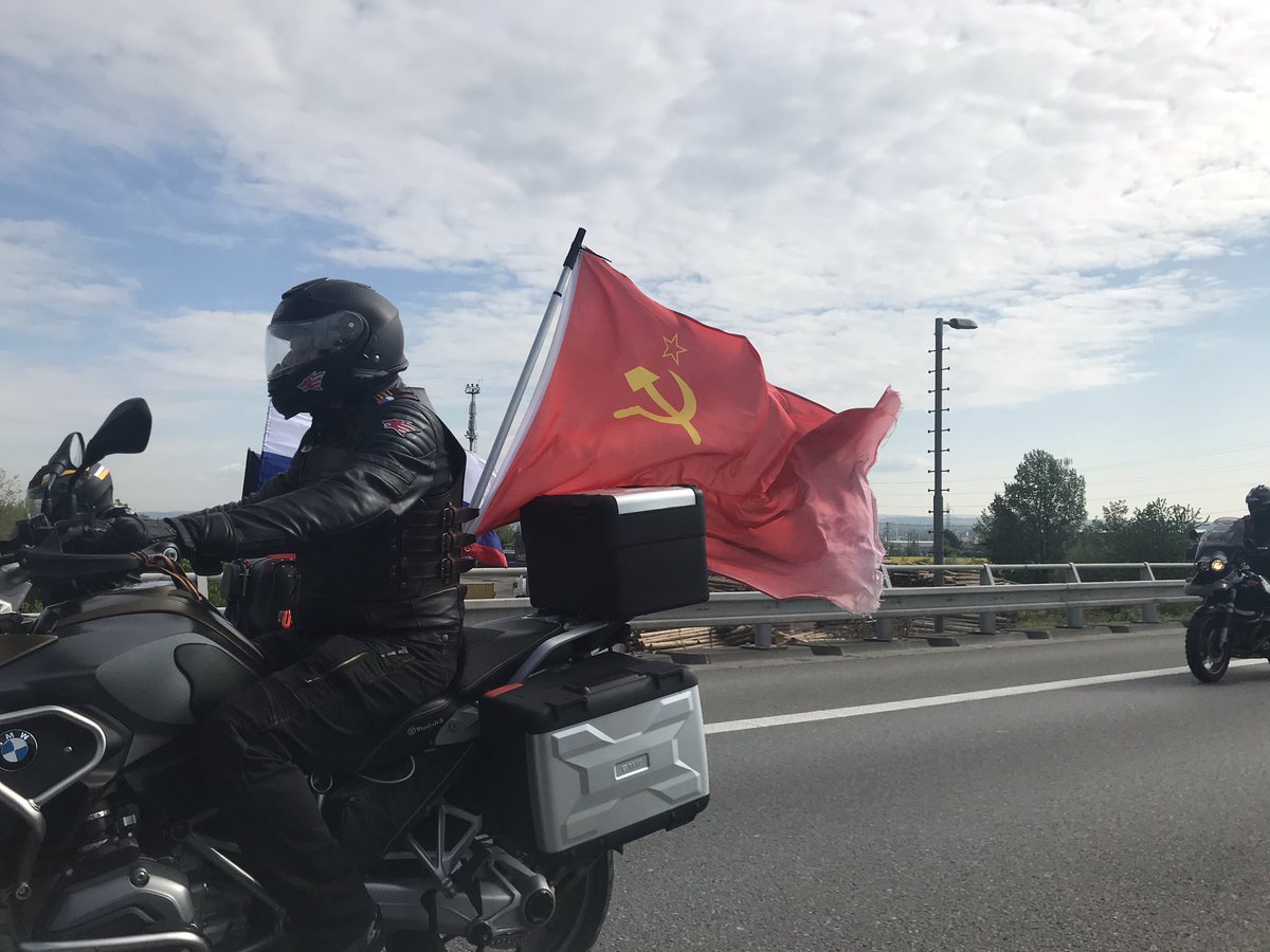 R_Bartonicek's tweet photo. Právě teď dálnice Brno - Praha... Co se nám to tady opět prohání? :( :( Foceno jen v rychlosti mobilem.... https://t.co/kkpVe4G9km