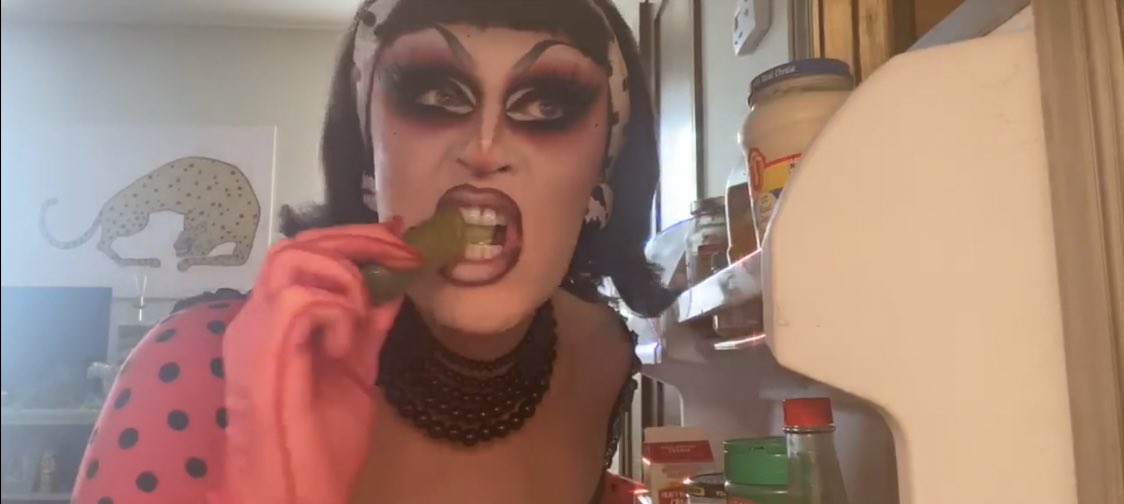 whitneyy_bitchh's tweet image. .@daya_betty417 eating a pickle is an entire mood. @getdustedparty #GetDusted #GetDustedTheMovie #GetDustedTheMovie2