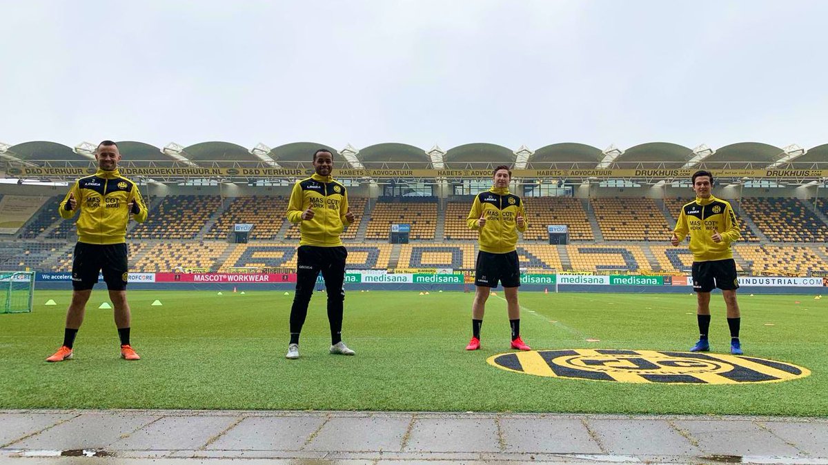 RodaJCKerkrade's tweet photo. 🔙 | De selectie is zojuist weer begonnen met trainen in het Parkstad Limburg Stadion 🏃‍♂️

Volg ons op #Instagram voor meer beelden van de training! 🤳🏽

#RodaJC #Training #HoudAfstand https://t.co/tgQ0ju9mzo