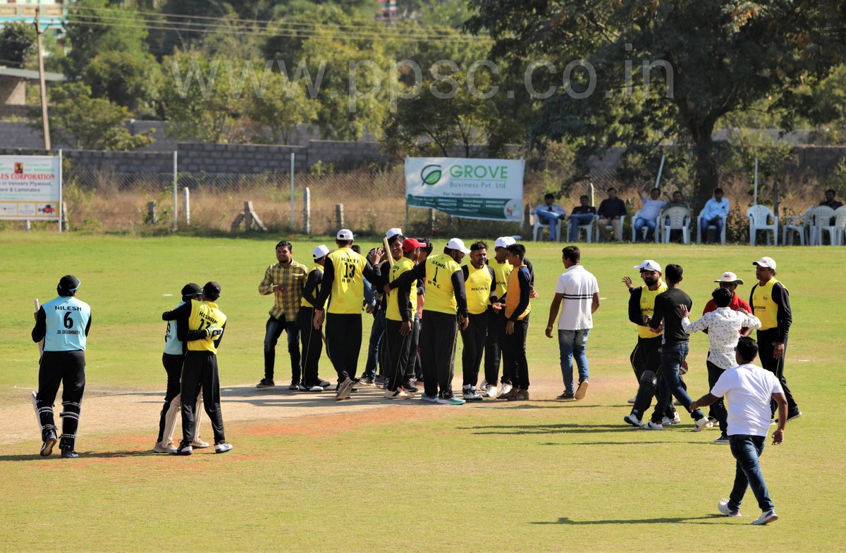 PatidarPPL's tweet photo. T353 - Grand Finale  RBC vs Jai Dhoramnath 😍👌👍 #grandfinale #flyinghigh #loveppsc #UTTARAYANFLEA #patidarpremierleague2019 #vivoindiatelangana #day11 #day12  #cricketcrazy #cocacola #closingceremony #freedomscreens #stayhomestaysafestayfit https://t.co/BT6iYC64KQ