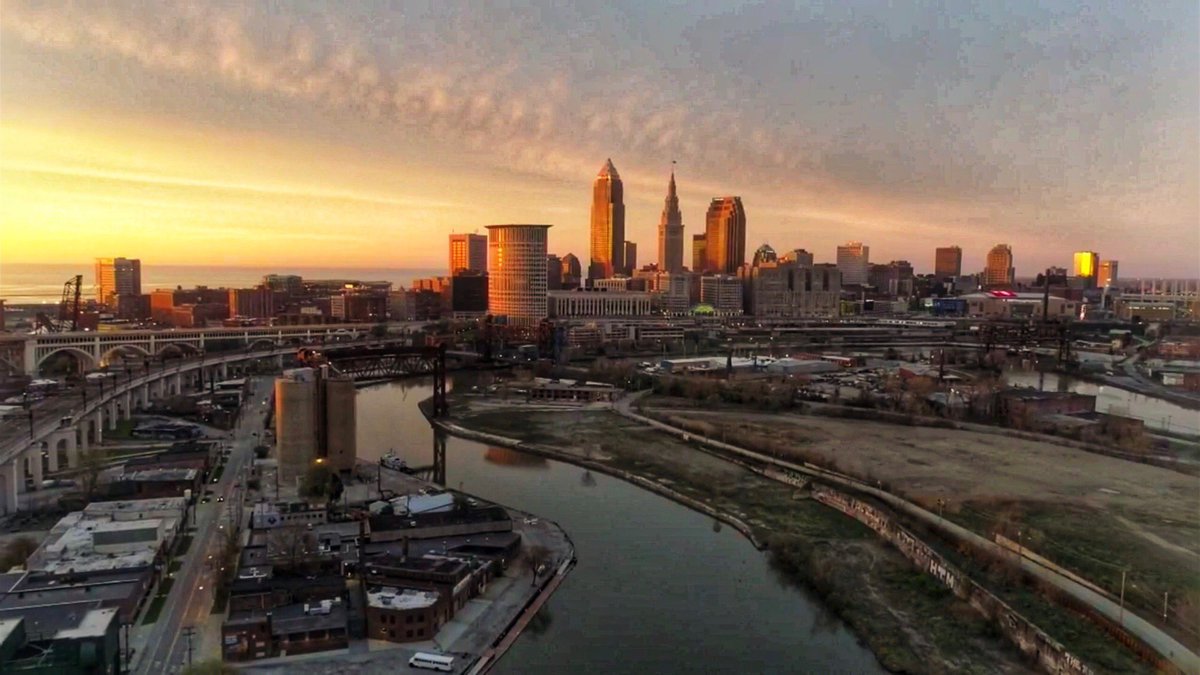 DjEV's tweet image. Just did a sunset live stream. Link: linktr.ee/EVTV!! 🙏🏽😷💙 

virtual photo shoot by @ContrastHigh wow 🤟🏽⚡️