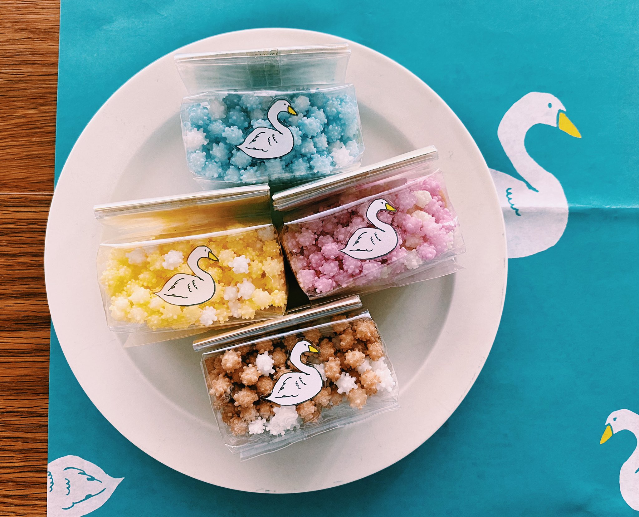 きの つぎ現場があればオタクご挨拶用の手土産にしようと目をつけていた新潟のお菓子 浮き星 今ちょっとお 安くなっているので買ってみた 黒糖味をカフェラテに浮かべたよ かわいい T Co Tolfwn7npu Twitter