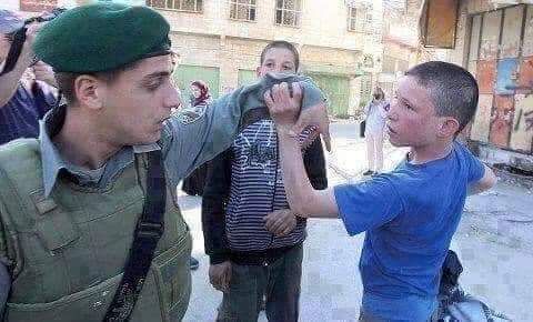 695740's tweet photo. @hhsqour حداء الطفل الفلسطيني يعلمكم الرحولة https://t.co/l48lF4hliv