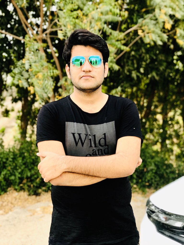 AliHaseebQazi1's tweet photo. -His Black Shirt Has Got Something Magical or Is He the Magic? 😁
#BlackTwitter
#MyFavColor https://t.co/ukONGdKvUb
