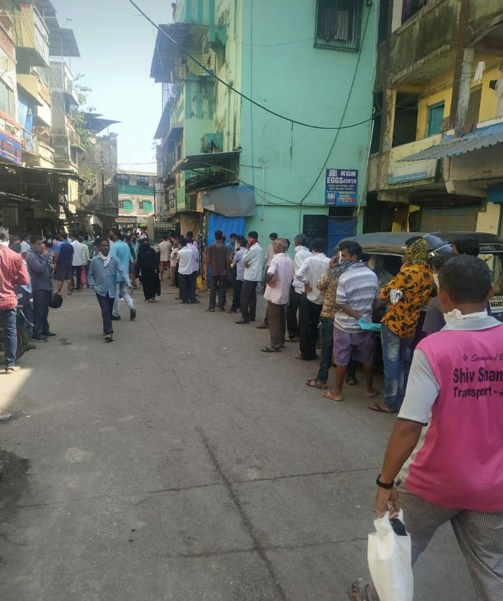 saranshg07's tweet photo. long queues outside liquor shop..idk why people are not serious ?
What mumbai police is doing? Why they tied their hands?
#uranpolice https://t.co/UCi1jgCv0f