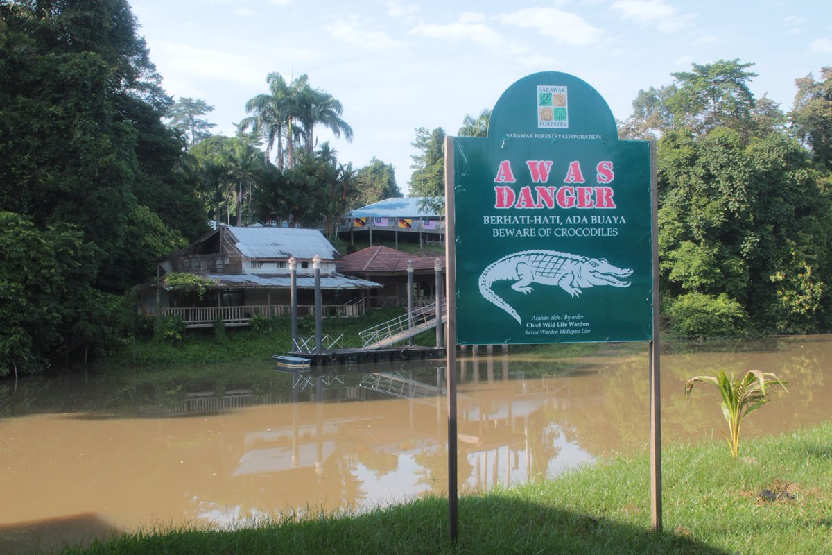 akifyul's tweet photo. Di sarawak, setiap sungai setiap longkang setiap parit mesti ada sang bedal ni. Di setiap sungai mesti ada signboard ni. Most of places in Sarawak memang penghuni buaya ke apa.

Tapi aku nak bagitahu satu citer ni dari mulut orang orang tua di sarawak https://t.co/aoOXw2wc74