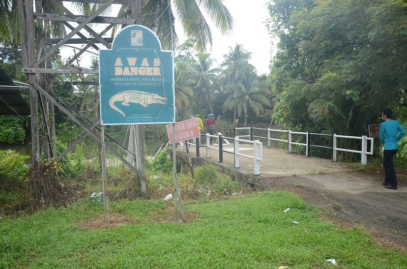 akifyul's tweet photo. Di sarawak, setiap sungai setiap longkang setiap parit mesti ada sang bedal ni. Di setiap sungai mesti ada signboard ni. Most of places in Sarawak memang penghuni buaya ke apa.

Tapi aku nak bagitahu satu citer ni dari mulut orang orang tua di sarawak https://t.co/aoOXw2wc74
