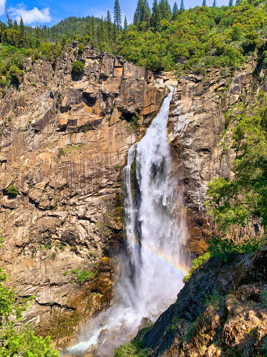 SertanUsanmaz's tweet photo. Located in #Oroville, California, #FeatherFalls is a spectacular Yosemite-style #waterfall without the crowds! This 410-foot drop is an impressive display of nature’s grandeur in a dramatic #SierraNevada setting. To get to it, you will only need to #hike 7-9 miles! https://t.co/FFNYwDlpto