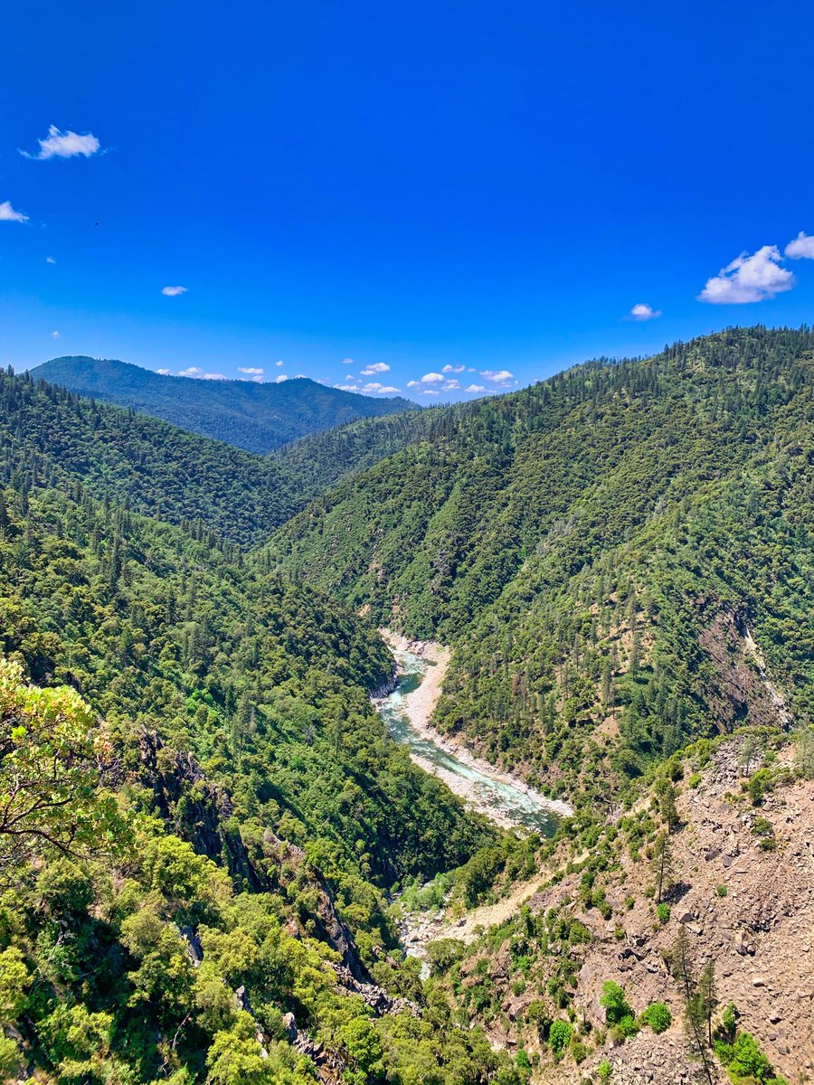SertanUsanmaz's tweet photo. Located in #Oroville, California, #FeatherFalls is a spectacular Yosemite-style #waterfall without the crowds! This 410-foot drop is an impressive display of nature’s grandeur in a dramatic #SierraNevada setting. To get to it, you will only need to #hike 7-9 miles! https://t.co/FFNYwDlpto