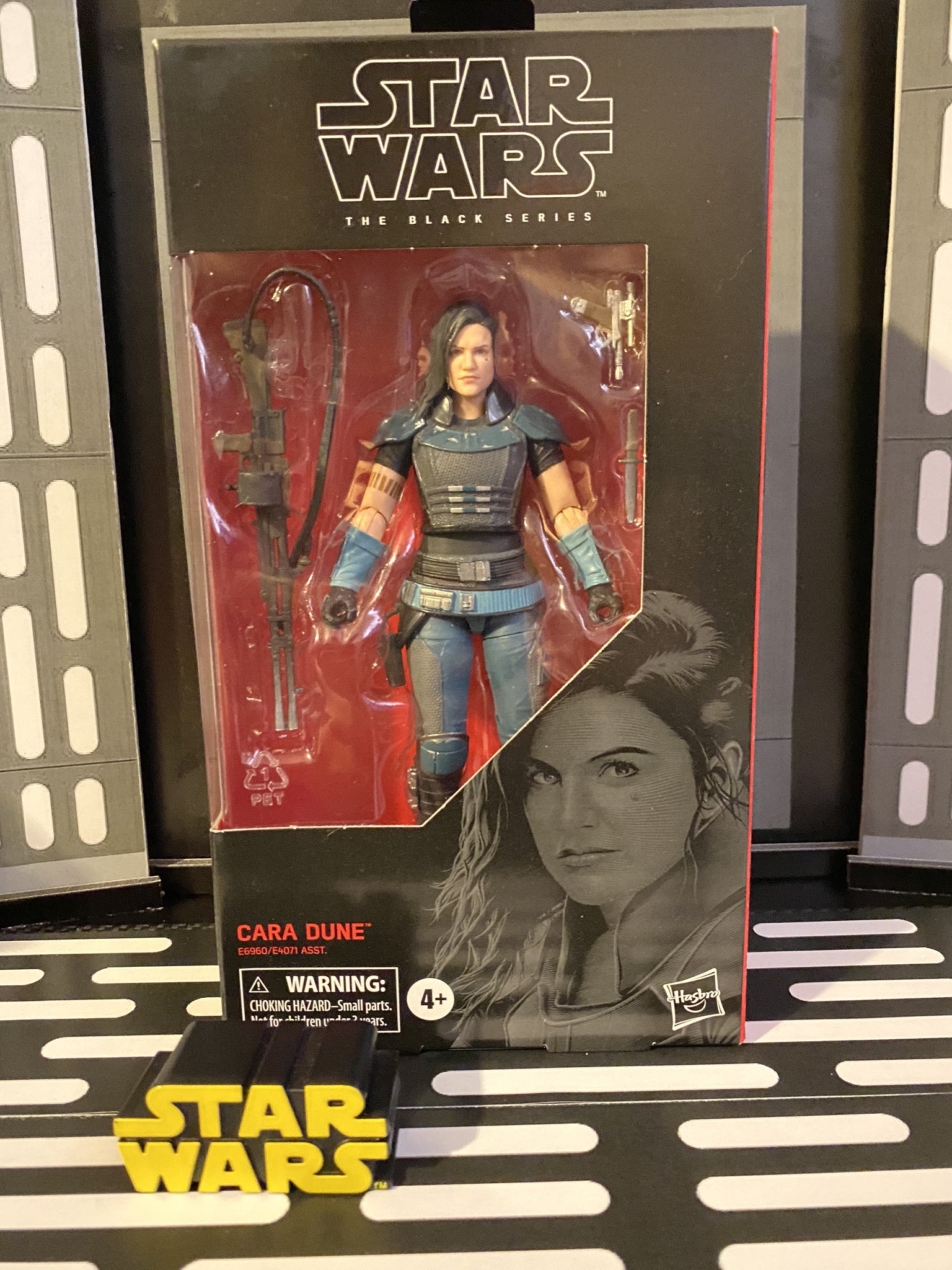 雷電 Firespray 31 Sur Twitter Starwarsday Maythe4thbewithyou スターウォーズの日 フォースと共にあらんことを 共にあれ ブラックシリーズ オモ写 キャラ デューンの首のジョイントが2箇所あるのブラスターの構えポーズをカッコ良く出来る T