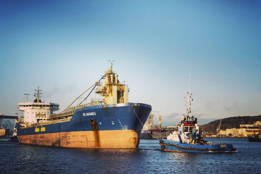 shipspotting_pl's tweet photo. OC AGGNES & URAN in @portgdyniaofficial
#shipspotting #PortGdynia #mibaustema #stemashipping #fairplaytowagegroup #tug #tugboat_lovers #bulkcarrier #marine #shiplovers #maritime #shipphotography #atsea #instaship #marinephotography #ships_best_photos https://t.co/VfjbSRRpRR https://t.co/EBzaXalA4P