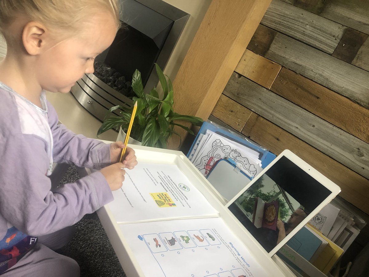 sam28986266's tweet photo. @FallingsParkPri Sophie-Louise NurseyPM enjoyed watching the story Dont put your finger in the Jelly Nelly. We then had a go at matching rhyming words! https://t.co/PMlZLYRAg7