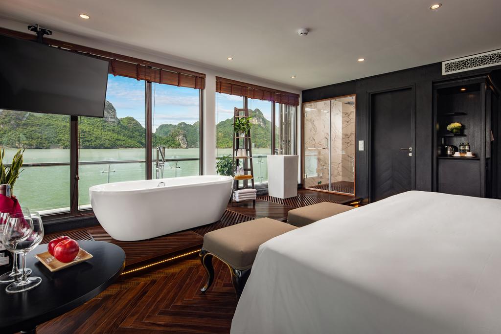 azotours's tweet photo. The other sale shock after Covid19 
Price ONLY: 125$PP (Original price: 299 USD) 
Cruise: STELLAR OF THE SEA 5* 
#Halongbay #Halong_cruise
#Vietnam #Vietnam_tours
#Best_cruises_in_Halongbay_2020
#Halong_best_cruises #Halong_best_tours
#Stellar_of_the_sea #lanhacruises #lanhabay https://t.co/fjN1P2RUIa