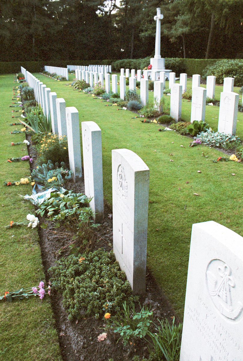 Reminder: vanwege de Coronamaatregelen zijn er vandaag geen openbare herdenkingsbijeenkomsten in #Valkenswaard. De gemeente en het Comité 4 mei Vwaard hebben een passend alternatief geregeld. Kijk na 19.00 u op TV naar VOS Lokale omroep Valkenswaard of op onze sociale media.^AH