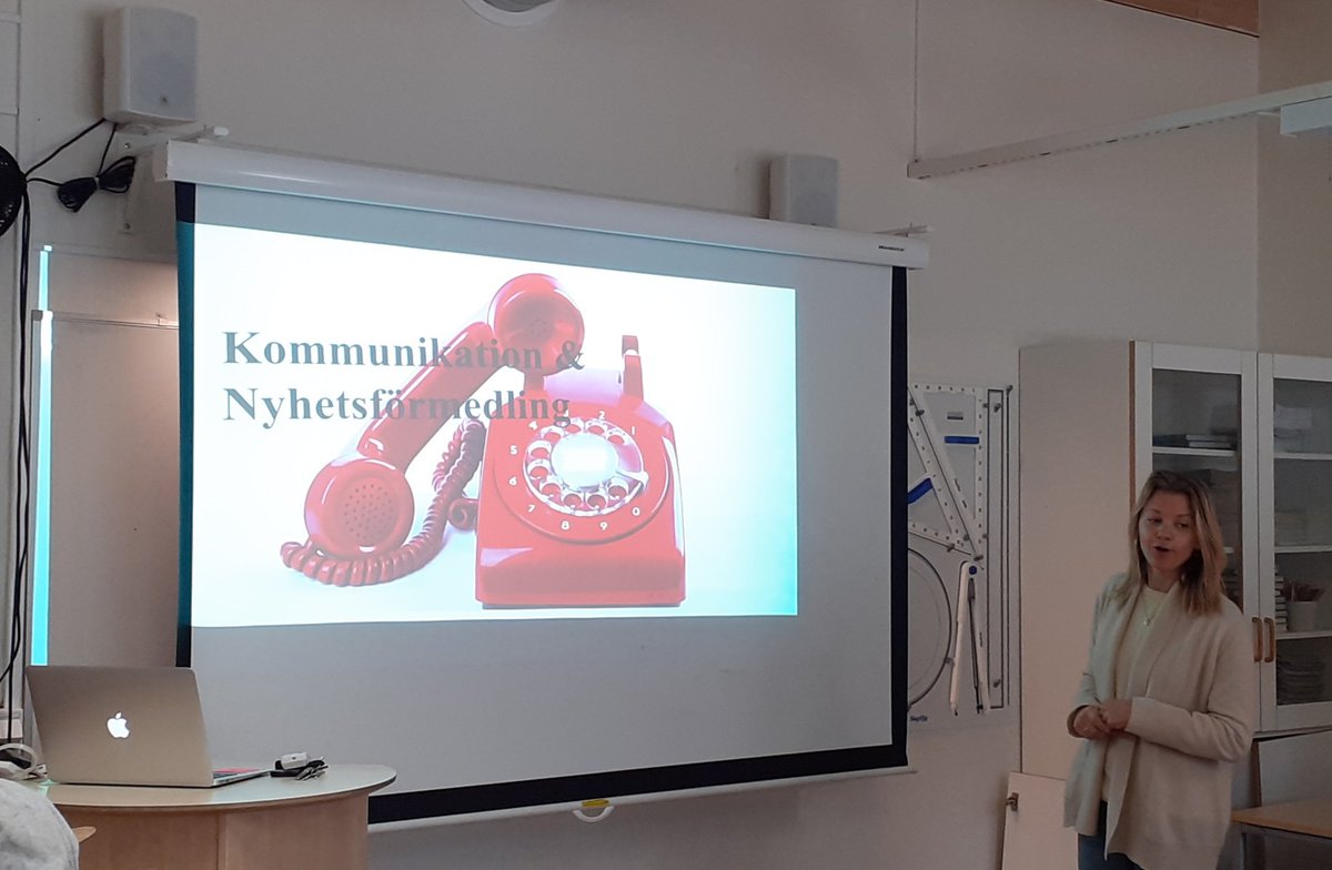 Sån förmån att få besöka lektioner i olika ämnen och stadier! Så bra intro om massmedier hos <a href="/AntonieCaroline/">SOCaroline</a> 🌟  #STL #solskol