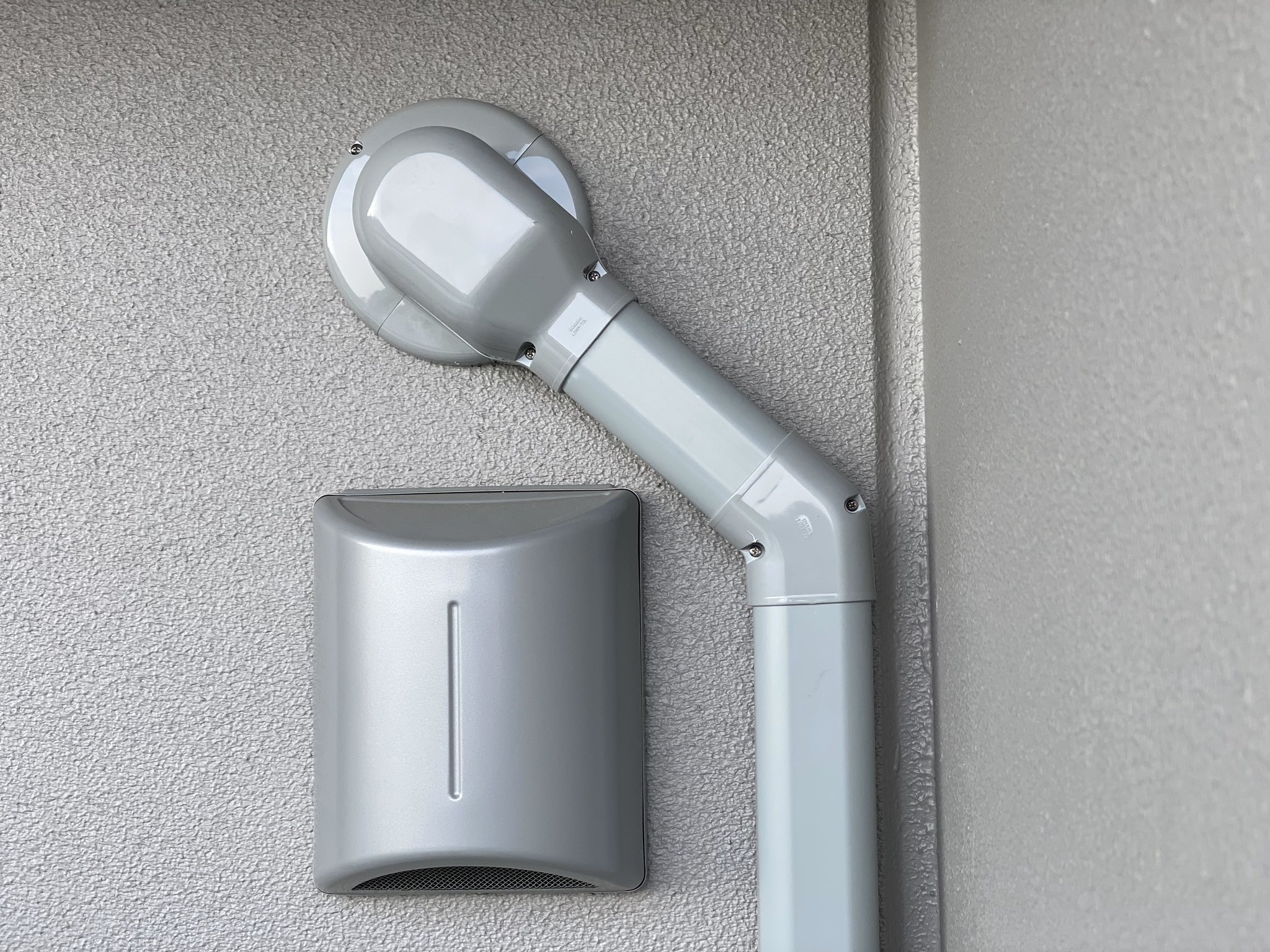 株式会社 菜花空調 今日は連休中の間のお仕事でした ダイキンの木目調の高級グレードのエアコンの取付 かっこいい 無事完了 5 6日はお休み工事車両の事務所の掃除 工具の手入れでもしようかな ダイキン 室外機 室内機 菜花空調
