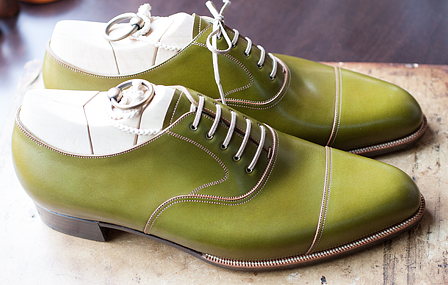 VanillaScott's tweet photo. I aspire to make enough money to own these TYE Shoemaker calfskin Oxfords. Like olives for your feet. Gorgeous! #TYEShoemaker #JapaneseFootwear https://t.co/6WTn6x9Mj8