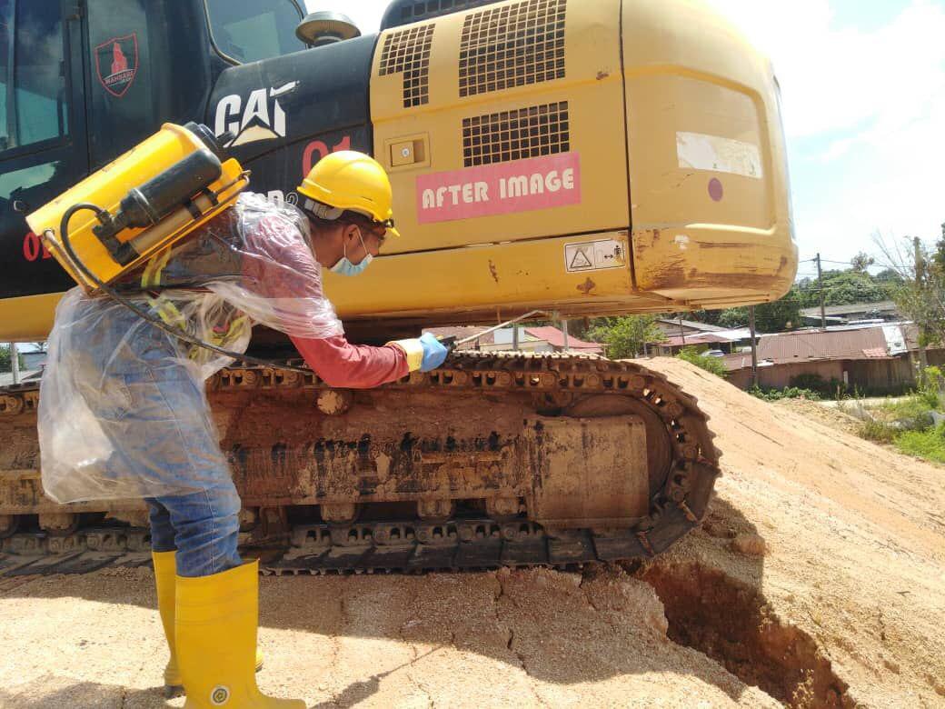 Pematuhan Di Tapak Bina Mengikut Kepada Garis Panduan Amalan Langkah Pencegahan Covid-19 Di Tapak Bina Oleh Pihak CIDB bagi Projek Flyover Wakaf Bharu pada 4 Mei 2020.

<a href="/Zulakmal8/">zulakmal</a> 
<a href="/RuslanAbdAziz/">Ir Ruslan Abdul Aziz</a> 
<a href="/AdenaMamat/">AdenaMamat</a> 
<a href="/CawJalanJKR/">Cawangan Jalan JKR Malaysia</a> 
<a href="/JKRMalaysia/">JKR Malaysia</a>