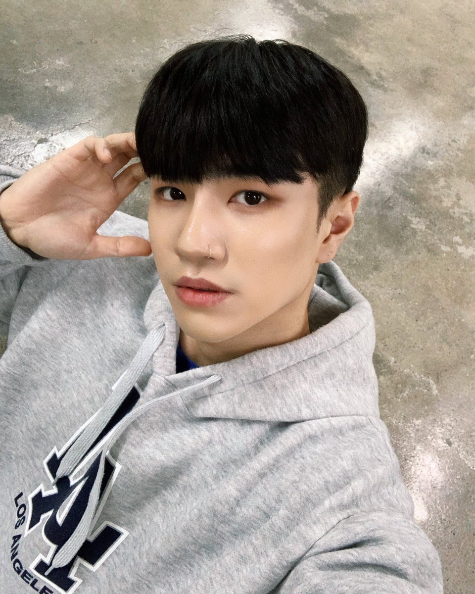 [#テファン] 韓国は暑くなりました。 日本の天気はどうですか? VVSたちと遠足に行きたいです。🌻