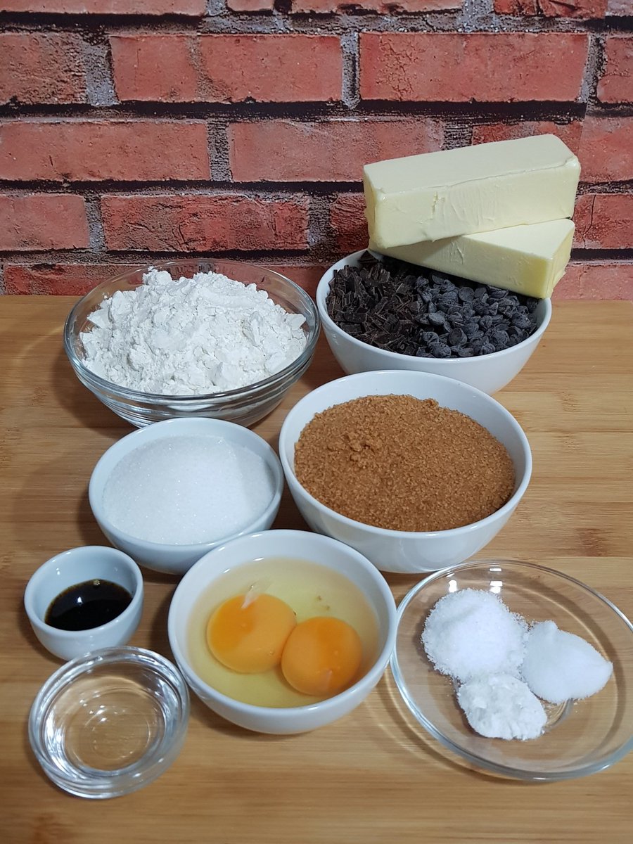 FlandePoster's tweet photo. Hola Flanes!!! Hoy os traigo una nueva receta al blog y un nuevo video en #Youtube
Unas ricas #Cookies con Chocolate inspiradas en la película #Enredados, pero que aparecen en otras película, series,... 😋
https://t.co/XxBIKLm7FN
https://t.co/Aq7RAxqmgc
#FilmFoodFactory #Tangled https://t.co/UJw0ueacf1