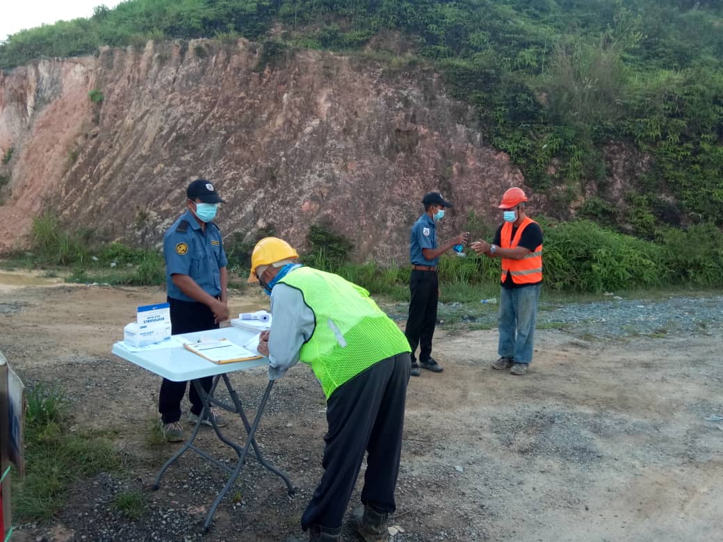 Pematuhan Di Tapak Bina Mengikut Kepada Garis Panduan Amalan Langkah Pencegahan Covid-19 Di Tapak Bina Oleh Pihak CIDB bagi Projek Pakej 6A Aring Gua Musang pada 4/5/2020.