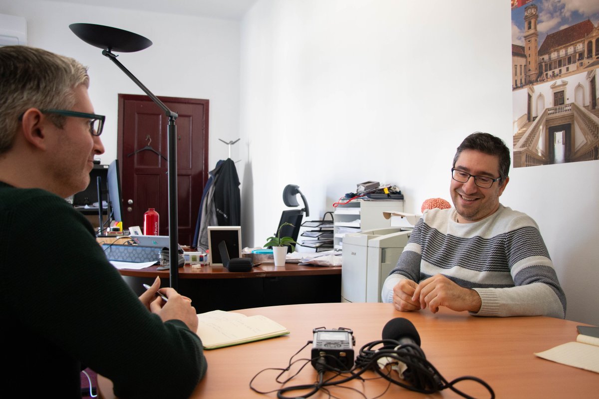 ProactionLab's tweet image. We can finally hear the result of this interview of Jorge Almeida with 90 Segundos de Ciência. Live today at 18h58 in Antena1. See that naughty smile? 😎 You can&apos;t miss this!

#neuroscience #research # #ContentMap

@FPCEUC @UnivdeCoimbra @ciencia_pt  @ERC_Research