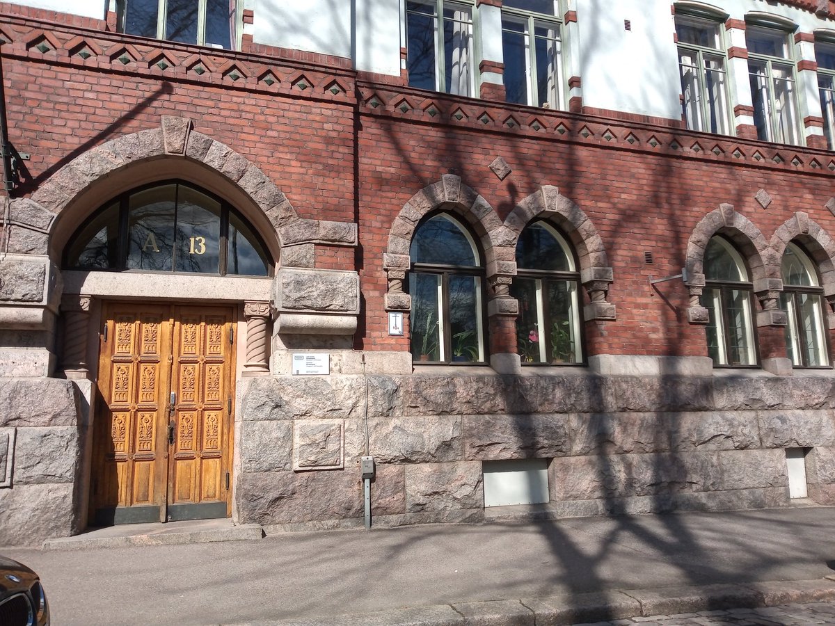 jaakkohelander's tweet photo. #elämänikoulut 1: Kuvassa oma #eskari’ni, kruununhakalainen Vironniemen päiväkoti @virtsunkantsu, jota kävin 70-luvulla. Painottui #luovuus, oma lehti ja opintoretket. Oma ope oli @kitihakkola, josta tuli myöhemmin pitkäaikainen pk:n johtaja. https://t.co/tfch1kdmnZ
