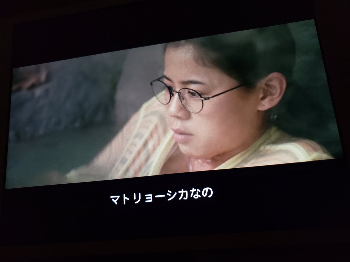 Kobayashiee's tweet photo. エリーが着てた服を最終的にアスターが着ちゃってるの最高

#ハーフオブイット https://t.co/NtS4i2yQI7