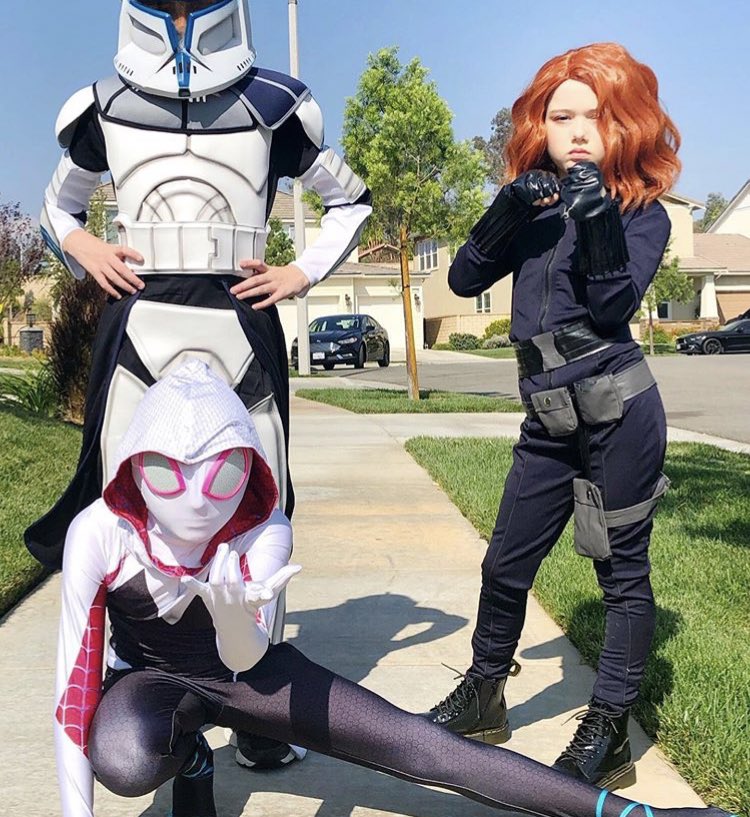 the girl who plays young yelena in the black widow movie dressed up as natasha last year for halloween and honestly, i’m soft 🥺.