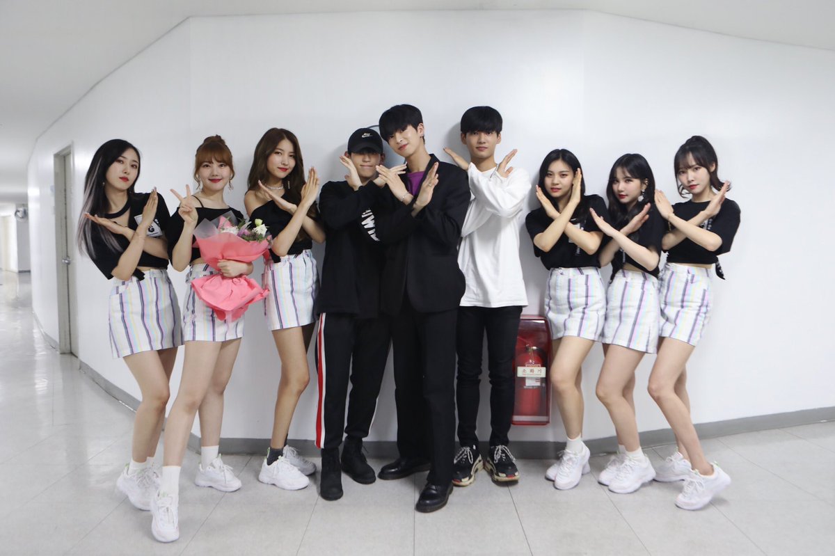hyunbinlovesyou's tweet photo. One of the best pictures in 2019 🙌the first time we ever saw Gfriend with their hoobaes..gfriend sunbaenim really are a great role model💅
#Gfriend #kimhyeonbin #chaekaho #yoonminguk https://t.co/lqF1U4sfYX