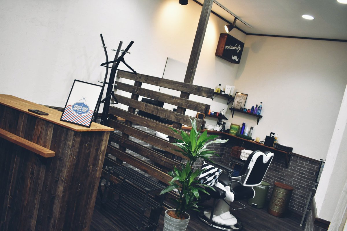 windcity15's tweet photo. BARBERSHOP💈井土ヶ谷MEN's NEWOPENから一週間👍️

店作りから周りの方に助けられ支えられてオープンすることが出来ましたお花のお祝い ご来店ありがとうございました🙇

特別価格でやらせていただきますので是非！お待ちしてます❗
https://t.co/vpZynMRrv7

大変な時期ですが頑張って維持させます💪 https://t.co/mgD7hNsw0H