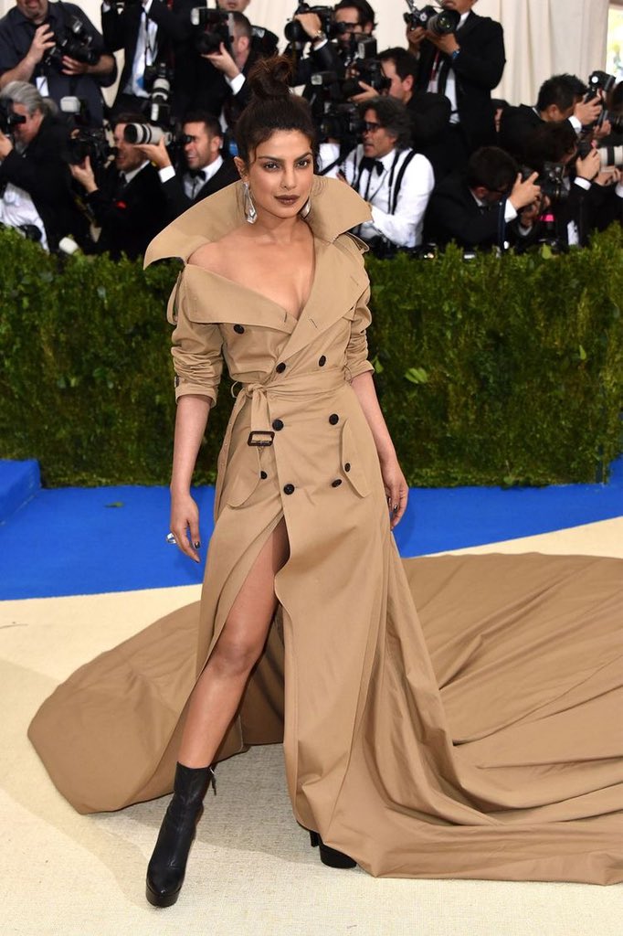 Priyanka Chopra IMAGES, GIF, ANIMATED GIF, WALLPAPER, STICKER FOR WHATSAPP & FACEBOOK
