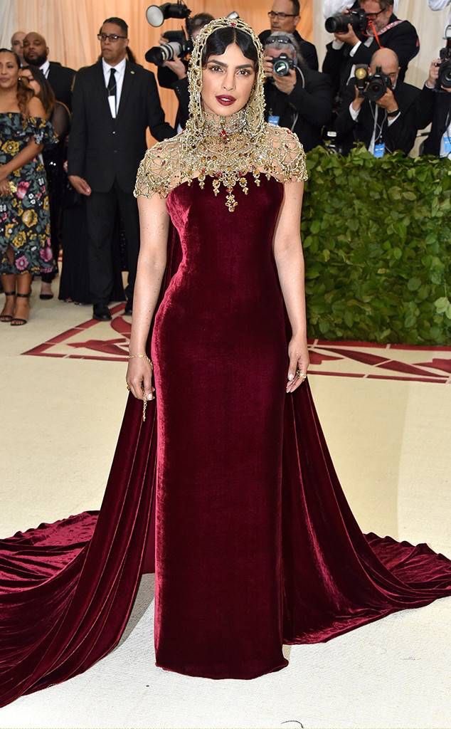 Priyanka Chopra IMAGES, GIF, ANIMATED GIF, WALLPAPER, STICKER FOR WHATSAPP & FACEBOOK