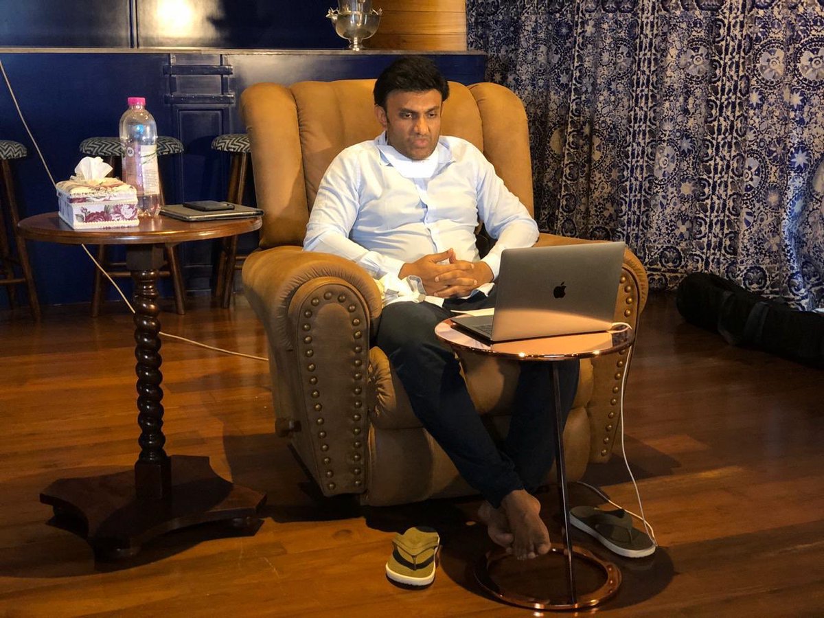 DrSudhakar_'s tweet photo. ಚಿಕ್ಕಬಳ್ಳಾಪುರ ಉಸ್ತುವಾರಿ ಸಚಿವನಾಗಿ ಜಿಲ್ಲೆಯಲ್ಲಿ ಕೊರೋನಾ ನಿಯಂತ್ರಣ ಕ್ರಮಗಳ ನಿಗಾ ವಹಿಸುವ ಜೊತೆಗೆ ಇಂದಿನಿಂದ ಲಾಕ್‌ಡೌನ್ ಸ್ವಲ್ಪ ಸಡಿಲಗೊಳಿಸಿರುವ ಹಿನ್ನಲೆಯಲ್ಲಿ ಕೈಗೊಳ್ಳಬೇಕಾದ ಕ್ರಮಗಳ ಕುರಿತು ಚರ್ಚಿಸಲು ಇಂದು ವೀಡಿಯೋ ಕಾನ್ಫರೆನ್ಸ್ ಮೂಲಕ ಜಿಲ್ಲೆಯ ಹಿರಿಯ ಅಧಿಕಾರಿಗಳೊಂದಿಗೆ ಸಭೆ ನಡೆಸಿ, ಸೂಕ್ತ ನಿರ್ದೇಶನ ನೀಡಿದ್ದೇನೆ. @BSYBJP https://t.co/BYgzupHFyB