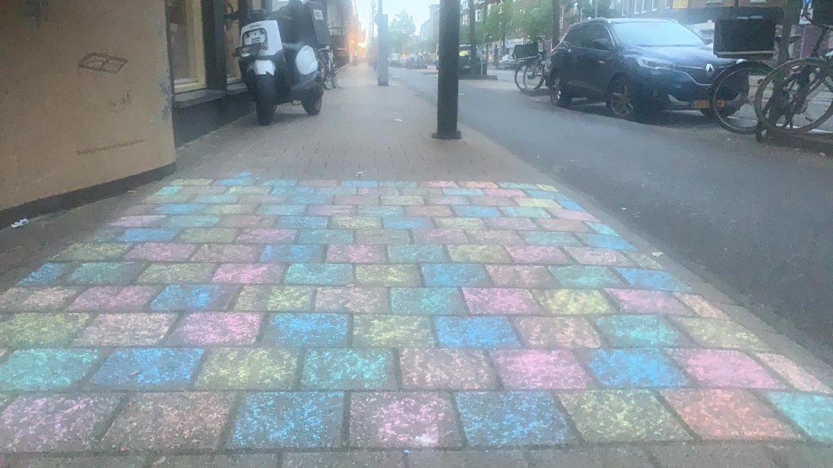 030ASW's tweet photo. Woon jij aan de #Amsterdamsestraatweg? Kom jij dagelijks over onze mooie winkelstraat? Of wandel je de laatste tijd een rondje in de buurt? Dan willen wij graag met jou de #ASW030 een vrolijke kleur geven! #Positief
Pak je stoepkrijt en kleur een stuk(je) van de #Straatweg https://t.co/KCgIQzPUY2
