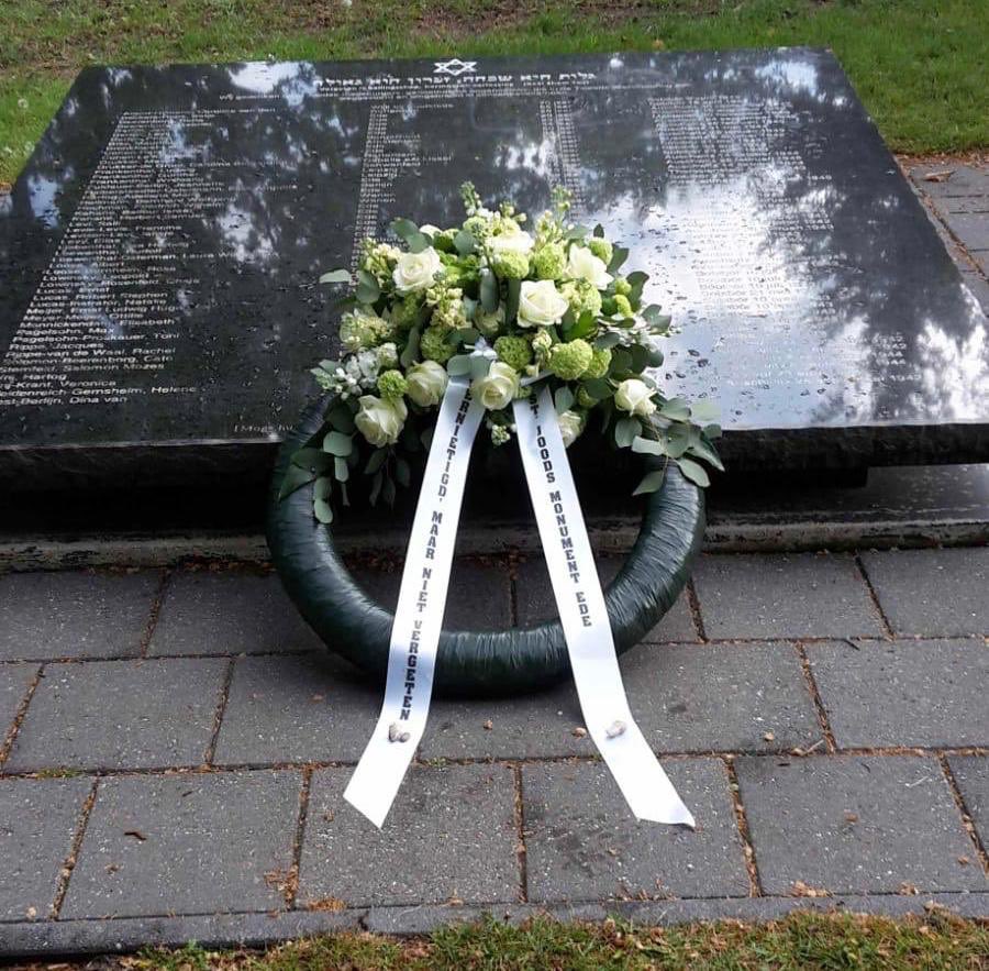 joodsede's tweet photo. Stichting Joods Monument Ede herdenkt vandaag in stilte de Joden die in de gemeente Ede werden opgepakt en nooit meer terugkwamen. https://t.co/4M1BFXJ6GW