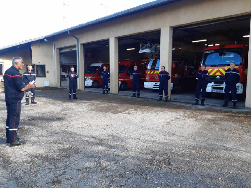 sdis01's tweet photo. Deux nvx chefs de CIS au Groupement Territorial #Bresse : prise de fonction du Ltn Stéphane ROUX au CIS de #Pont-de-Veyle et de Adj Raphaël BILLOUDET, nommé Ltn, au CIS de #Marboz. Bonne installation à tous ! Plus d'infos sur ⏩ https://t.co/S0ZmZxAALA @Departement_AIN @Prefet01 https://t.co/0gdxw398nO
