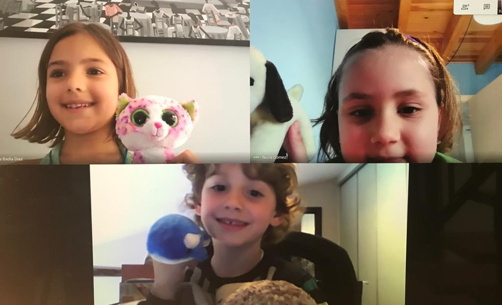 vedrunacent's tweet photo. Aquesta serà la tercera setmana que els nens i nenes de Primer ens trobem en petits grups a través de videoconferències per parlar una estona, comentar les activitats i fer algun joc sobre el que estem treballant virtualment aquests dies! #1PRIMSSCC https://t.co/wf5WkoPGPu