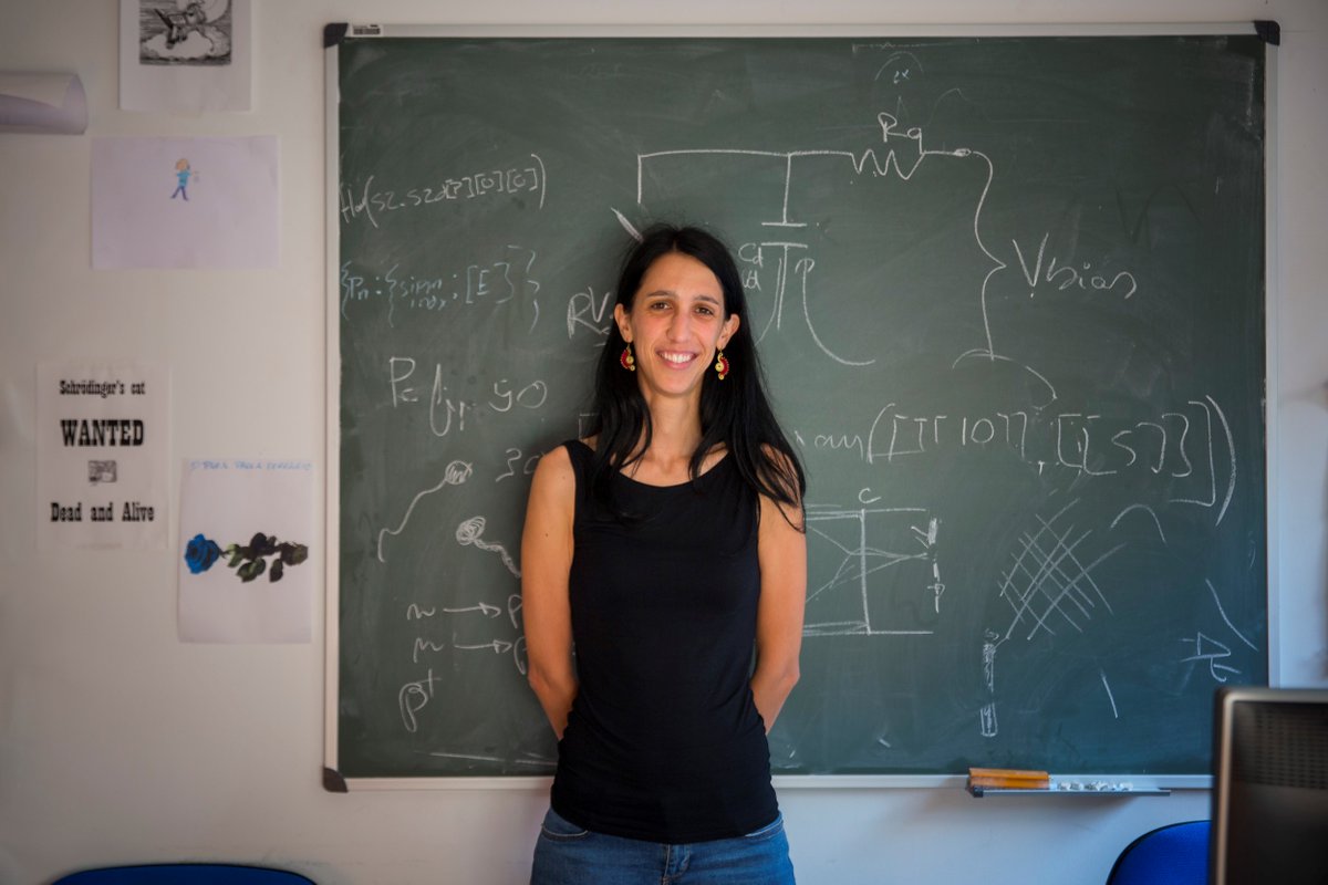 DIPCehu's tweet photo. En mayo reanudamos #Zientziakutxa con dos charlas online. Empezamos con:
📌Neutrinos e imagen médica: la extraña pareja
👩‍🔬  Paola Ferrario, @Ikerbasque &amp; DIPC
📆  Jueves 07/05, 19h
Síguela aquí: https://t.co/UM0WpZQ0FZ
+INFO: https://t.co/eqx0wt6XO6
@kutxakultur  @eurekakutxa https://t.co/waEN0xMbZT