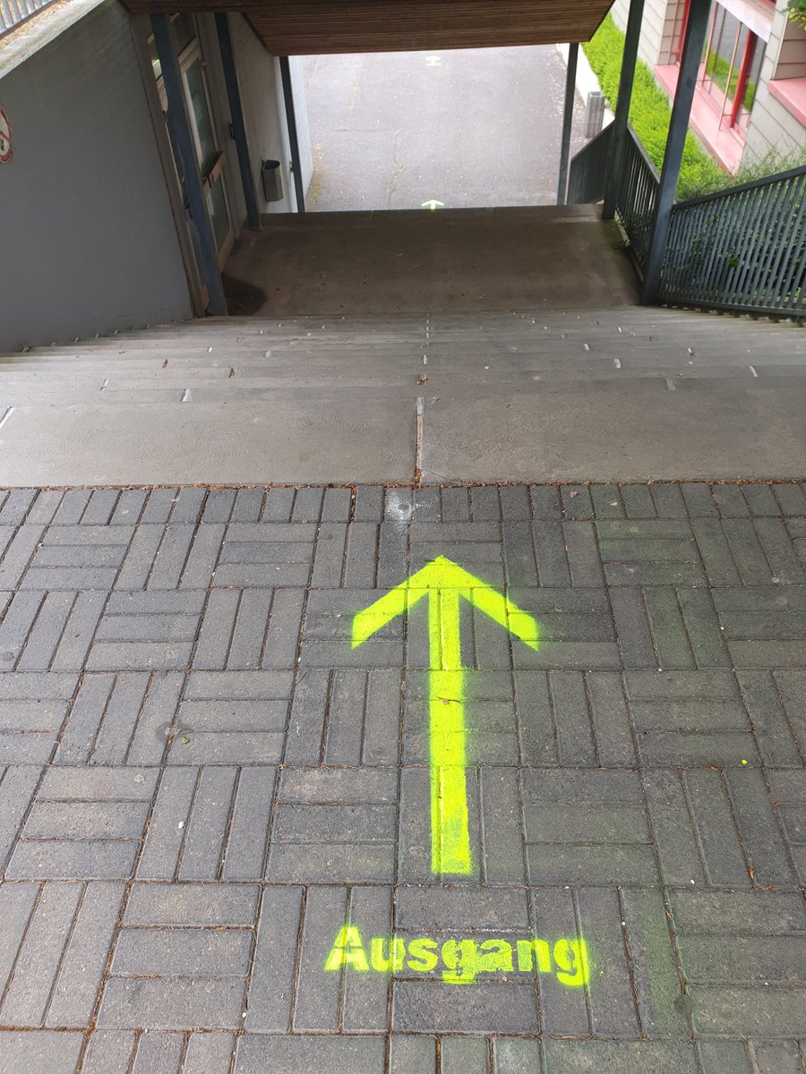 BBZ_Merzig's tweet photo. Ab heute erhalten unsere Prüfungsklassen Unterricht unter sicheren Bedingungen, mit Abstand und Rücksicht. Vielen Dank an alle Schüler*innen und Kolleg*innen für ihre Unterstützung! #bochschule #bbzmerzig https://t.co/F2l8u9hull